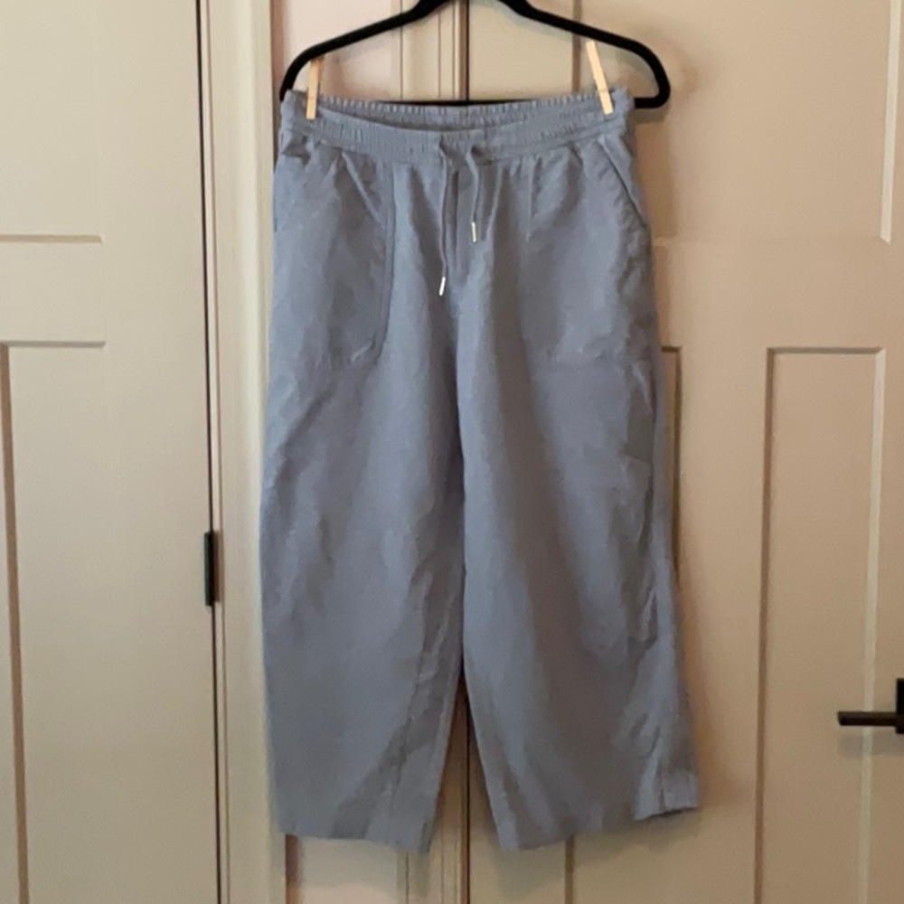 Athleta Farallon Heathered BlueGray Wide-leggeCropped Pants for Effortless Style